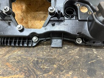 VÍKO VENTILŮ BMW E90/91 N46B20 7526670 - 4