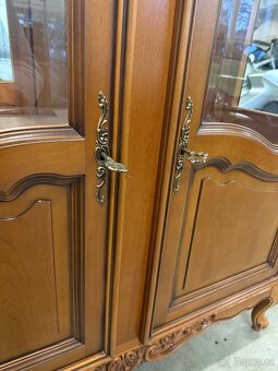 Dřevěná vitrína - 4