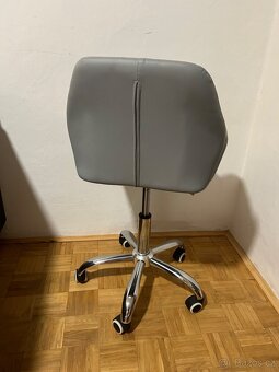 Otočná židle s kamínky - 4