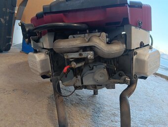 Briggs & Stratton Intek V2 Vertical - 4