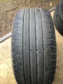 Pneu Dunlop 215/50 R17 - 4