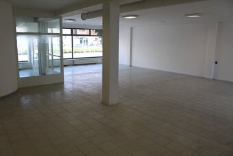 PRONÁJEM OBCHODNÍCH PROSTOR (145 m2) V CENTRU PROSTĚJOVA - 4