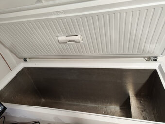 Mrazák Zanussi ZFC51400WA – Obří objem pro vaše zásoby - 4