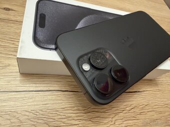 iPhone 15 Pro 256GB Černý titan - 4