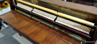 Piano Petrof se zarukou - 4