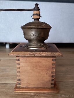 Mlýnek na kávu Leinbrock Ideal - 4