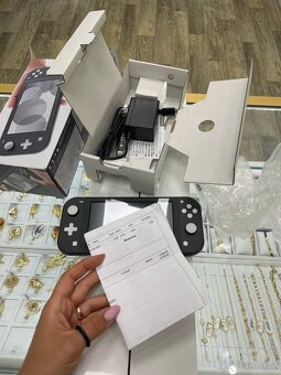 Nintendo Switch Lite, záruka 3/26 - 4