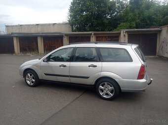 Ford Focus 1,6i - 4