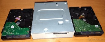 Prodám dva HD Western Digital + vypalovačku DVD, CD Samsung - 4