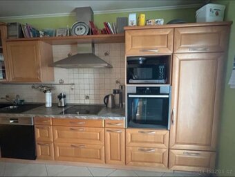 Kuchyně z masivu se spotřebiči a ostrůvkem,5606 - 4