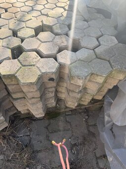 Zámková dlažba cca 6m2 - 4