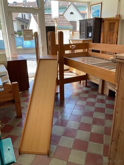 Prodám dětskou postel Masiv klouzačka - 4