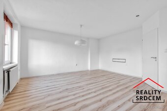 Pronájem částečně zařízeného bytu 2+kk se šatnou, 49 m2, ul. - 4