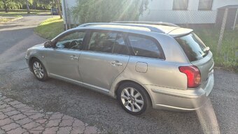 Toyota Avensis Combi 2,2 Diesel rok 2005 - 4