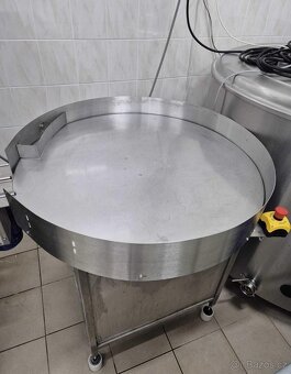 Plnicí linka s automatickým uzavíráním. Hmotnostní průtokomě - 4