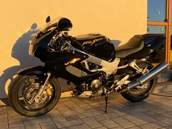 Honda vtr 1000 f super stav - 4