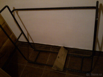 Nepoužitý kovaný zásobník na palivové dřevo - 4