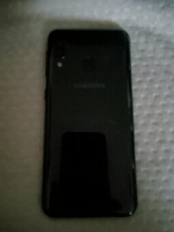 Mobilní telefon Samsung A20 - 4