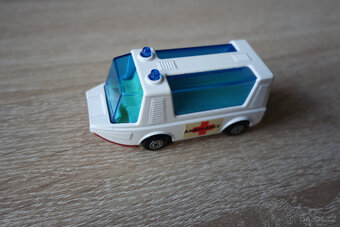 Matchbox Superfast No. 46 Stretcha Fetcha Ambulance - 4