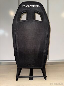 Playseat EVOLUTION black + Logitech G923 - 4