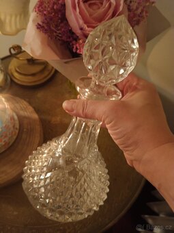 Retro broušená skleněná karafa - 4