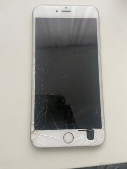 Sbírka starých nepoužívaných telefonů - 4