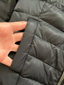 Černá lehká péřová prošívaná přechodová bunda Tommy Hilfiger - 4