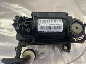 KOMPRESOR VZDUCHOVÉHO PODVOZKU W220 A2203200104 - 4