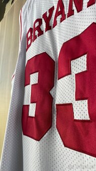 Dres Kobe Bryant ze střední - 4