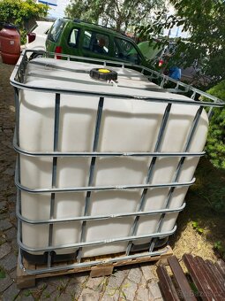 Nádrž 1000Ltr. IBC kontejner v pozinkované kleci 2.150 Kč - 4