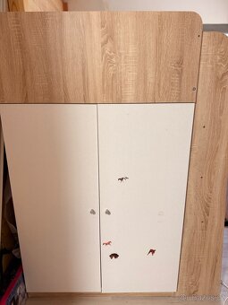 Dětská postel se stolem a skříní - 4