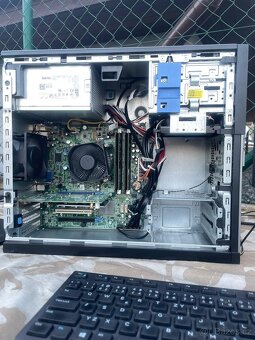 Kancelářsky PC s monitorem a reproduktor - 4