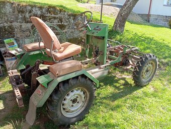 Rozpracovaný traktor - 4