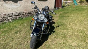 Suzuki VL 1500 Intruder - 4