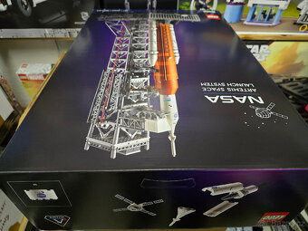 LEGO® Icons 10341 NASA Artemis Space Launch System - 4