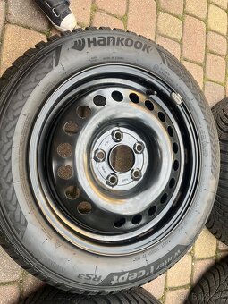Zimní pneu, 205/55 R16 včetně plechových kol - 4