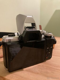 Prodám Olympus OM-D E-M10 - 4