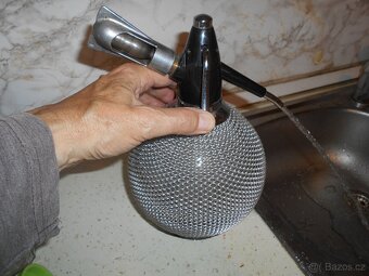 Stará, opředená, sifonová láhev. - 4