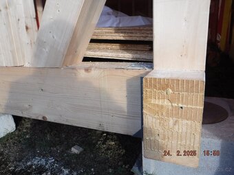 Dřevěná konstrukce chaty nebo domu - 4