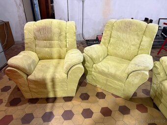 Rozkládací gauč + 2 křesla a bobek - 4