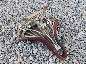 Staré kožené sedlo - 4