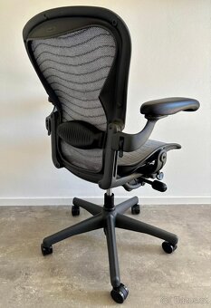 kancelářská židle Herman Miller Aeron Classic - 4