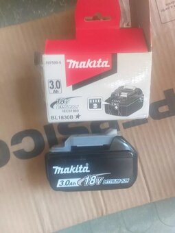 Makita nabíječka velká - 4