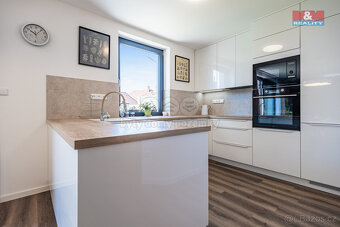 Prodej rodinného domu, 210 m2, v Kamenici n.L., ul. Dobšova - 4