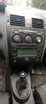 Volkswagen Touran - 4