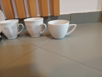 Sada bílého porcelánu na kávu - 4