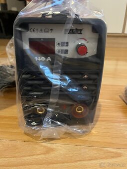 Invertorová svářečka MMA HECHT 1824 - 4