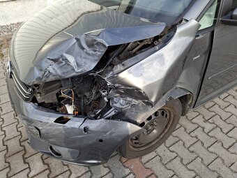 VW Touran 2.0TDI 103kW DSG CUP - 4