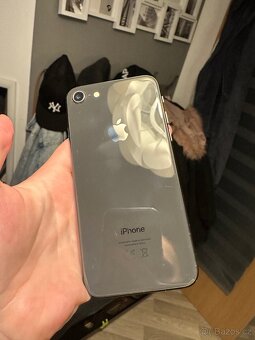 Apple iPhone 8 64gb - 4