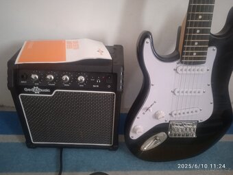 Prodám 3/4 dětskou LEVORUKOU kytaru Gear4music vč. komba - 4